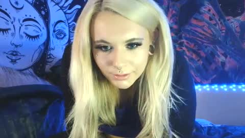 Snapshot of devyn_winter chatting on October 2, 12:33 am devyn winter online show from October 2, 12:33 am
