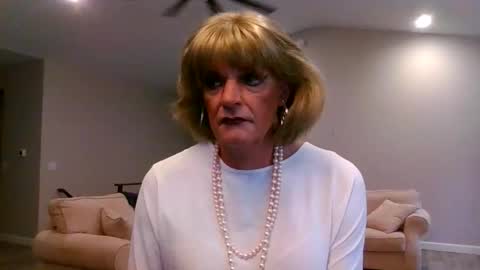 dianeheels online show from April 28, 1:59 pm