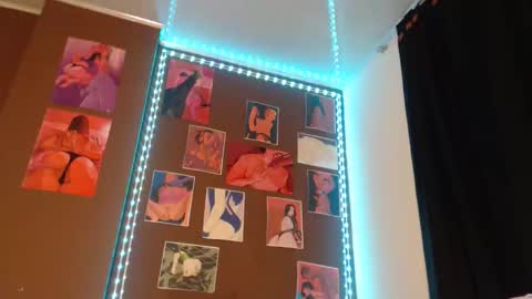 doeschi_fox online show from March 13, 4:18 am