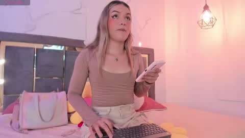 doll_isa_ online show from March 2, 8:27 pm