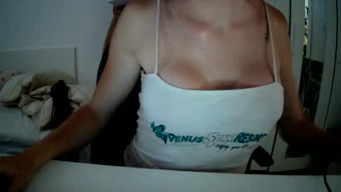 STRAWBERRY DOLL online show from August 5, 6:25 pm
