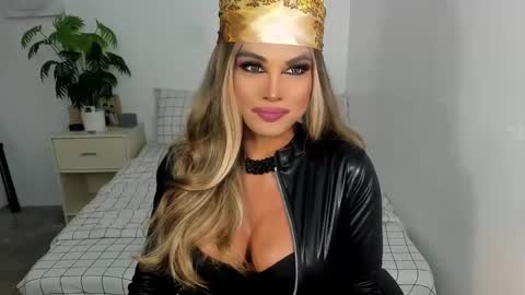 Snapshot of domina_angela chatting on January 21, 4:00 am ANGELA online show from January 21, 4:00 am