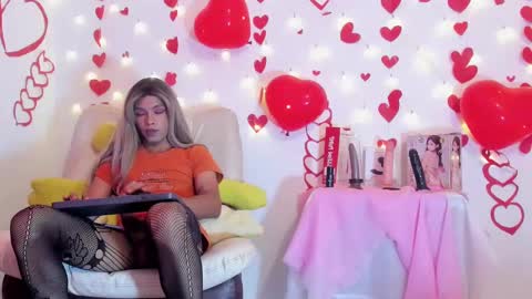 Snapshot of dorian_lev chatting on February 21, 4:59 pm Nicolle online show from February 21, 4:59 pm