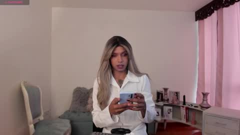 Snapshot of dorian_lev chatting on March 3, 1:37 pm Nicolle online show from March 3, 1:37 pm