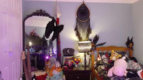 Elf Flavoured online show from November 18, 7:58 pm