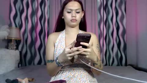 HI ITS ME ELLA online show from July 8, 8:40 am