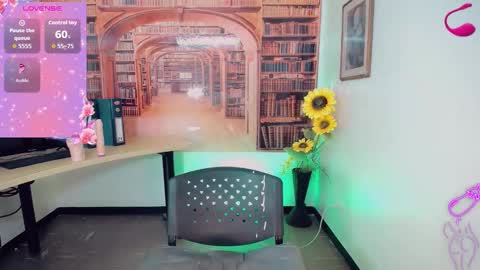Snapshot of emeli_roushot chatting on October 17, 11:14 am Emeli online show from October 17, 11:14 am