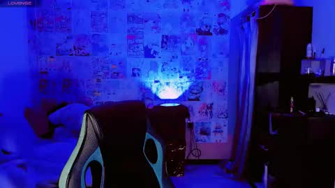 Snapshot of emely_rous chatting on October 19, 10:18 am Emely Rous online show from October 19, 10:18 am