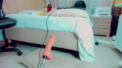 EmillySaenz online show from February 3, 3:59 pm