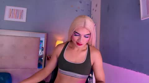 emily_castillo1_ online show from July 29, 6:23 am