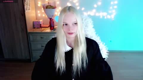 Lia online show from March 4, 8:16 pm