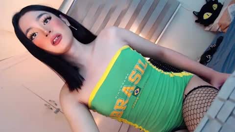 Snapshot of emilyfuckers chatting on March 7, 6:49 am ariane online show from March 7, 6:49 am