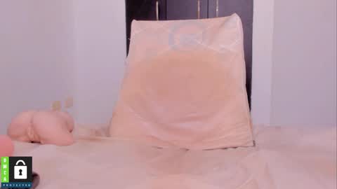 Snapshot of emilymichaels chatting on October 11, 8:44 pm Emily Michaels online show from October 11, 8:44 pm