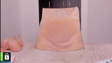 Emily Michaels online show from November 19, 8:42 pm