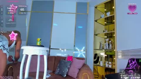 Snapshot of emmahills_sex chatting on October 18, 12:53 pm Emma online show from October 18, 12:53 pm
