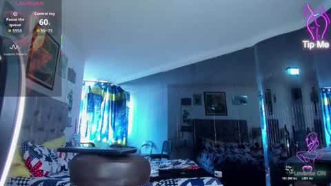 Emma online show from February 19, 7:43 pm