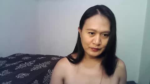 Snapshot of emoterah123smile chatting on February 3, 7:51 am Emotera online show from February 3, 7:51 am