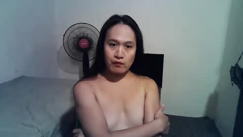 Snapshot of emoterah123smile chatting on February 24, 1:21 pm Emotera online show from February 24, 1:21 pm