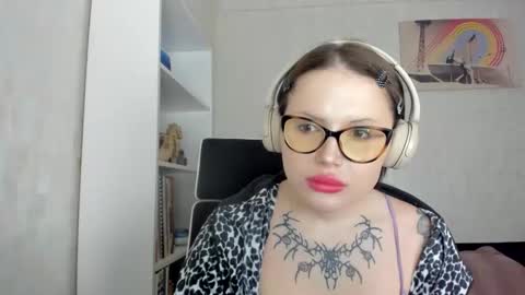 emydeliro online show from April 17, 5:47 pm