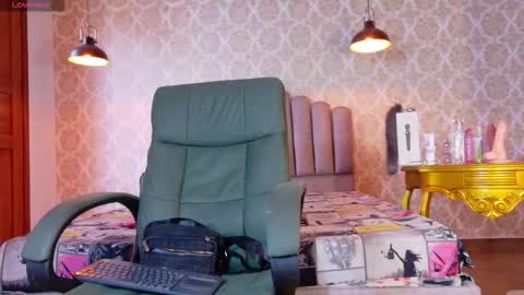 Engel online show from December 19, 12:21 pm