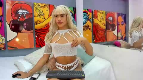 Snapshot of esteban_cor chatting on January 30, 5:52 am Salome online show from January 30, 5:52 am