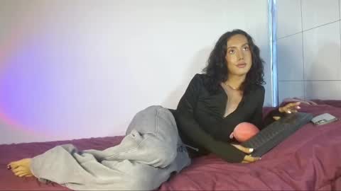 Estefa G online show from February 17, 6:04 pm