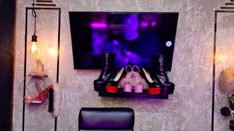 estefania1812 online show from February 25, 5:45 am