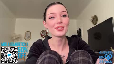 Snapshot of evelynforever chatting on January 17, 11:00 pm Evelyn online show from January 17, 11:00 pm