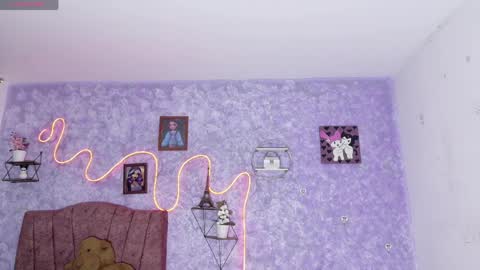 everlin__hot_ online show from April 19, 4:13 am