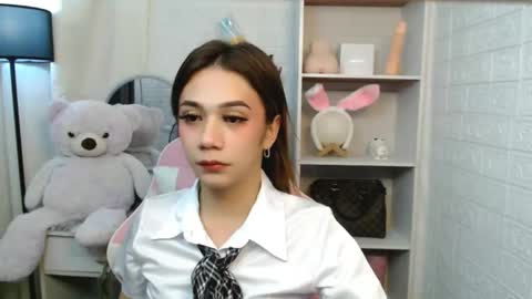 exotictssavie online show from February 1, 5:39 am