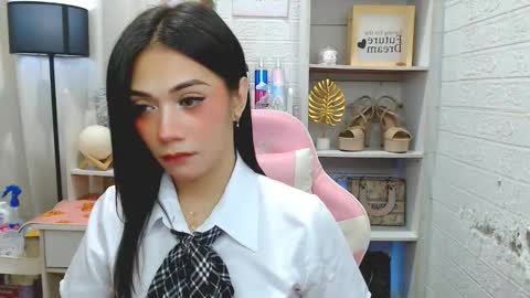 exotictssavie online show from November 12, 12:23 am