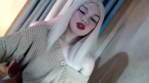 DANIELLA - DONT FORGET TO GIVE ME A THUMBSU UP online show from June 20, 5:27 pm