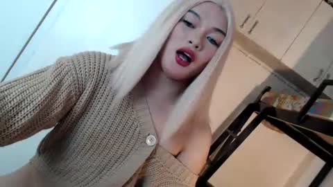 DANIELLA - DONT FORGET TO GIVE ME A THUMBSU UP online show from August 5, 4:07 am