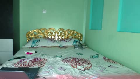 farfalina online show from December 14, 6:41 am