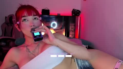 Snapshot of fem_boy6 chatting on February 21, 5:09 pm fem_boy6 online show from February 21, 5:09 pm