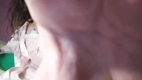 Snapshot of flowpinou chatting on October 13, 10:32 pm Emmy online show from October 13, 10:32 pm