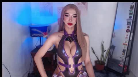 Snapshot of foxy_goddess chatting on October 15, 1:27 am foxy_goddess online show from October 15, 1:27 am