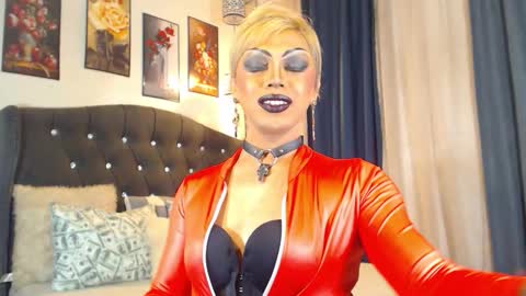 FREAKY ZIZI online show from February 5, 1:10 am