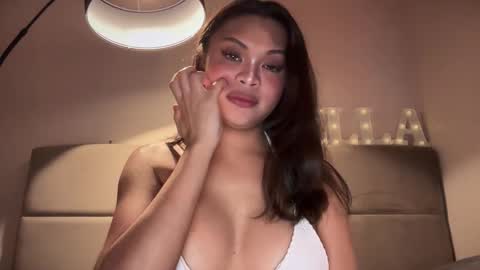 ella online show from May 9, 6:35 pm