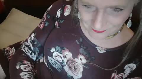 Jessie Love online show from December 18, 9:58 am