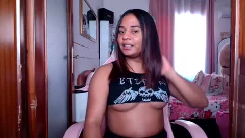 gigifooxy online show from August 1, 9:10 am