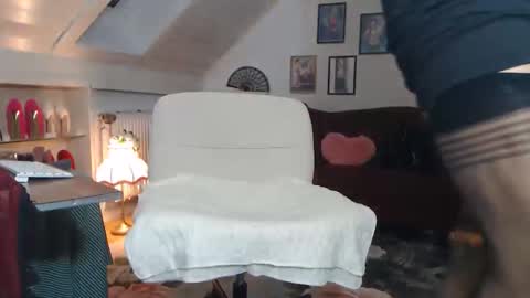 Gina online show from November 18, 6:19 pm