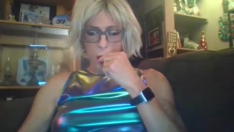 Snapshot of girlinrock chatting on September 19, 1:22 am Girlinrock online show from September 19, 1:22 am