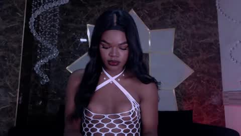gisela_valencia online show from June 19, 2:43 pm