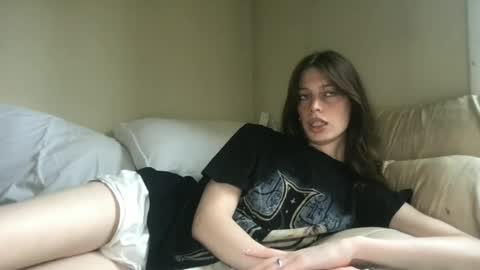 goddess_larz online show from June 29, 5:45 pm