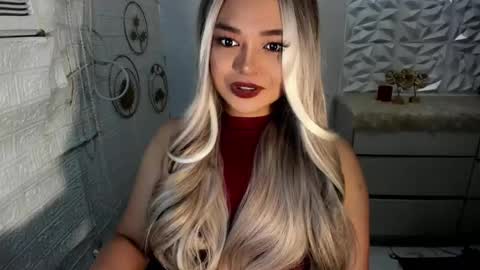 Snapshot of gorgeousamandarose chatting on October 18, 12:47 am Amanda rose online show from October 18, 12:47 am