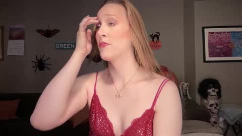 SexQueen Nikki online show from October 31, 2:43 am