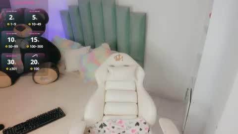 hanna_hottxx online show from June 18, 1:27 pm