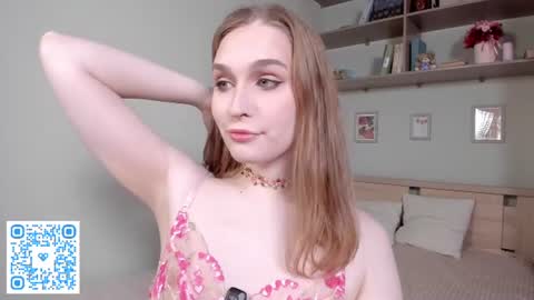 Mia online show from July 5, 1:39 pm