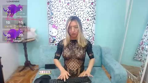Snapshot of heidy_sweetts chatting on January 12, 11:50 am HEIDY online show from January 12, 11:50 am